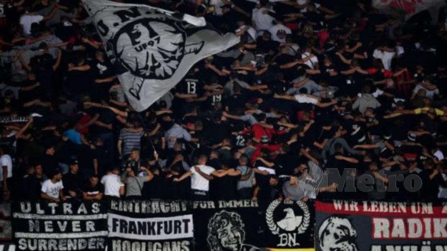 Penyokong Frankfurt tidak dapat bertandang ke Arsenal. FOTO REUTERS 