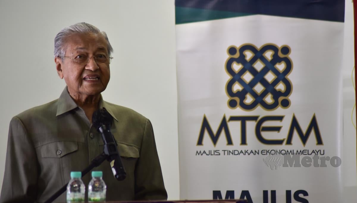 Dr Mahathir hadir dan memberikan ucapan pada forum kemiskinan rakyat malaysia pasca pandemik anjuran (MTEM) Majlis Tindakan Ekonomi Melayu di Anjung Melayu, Jalan Bukit Petaling. FOTO GENES GULITAH
