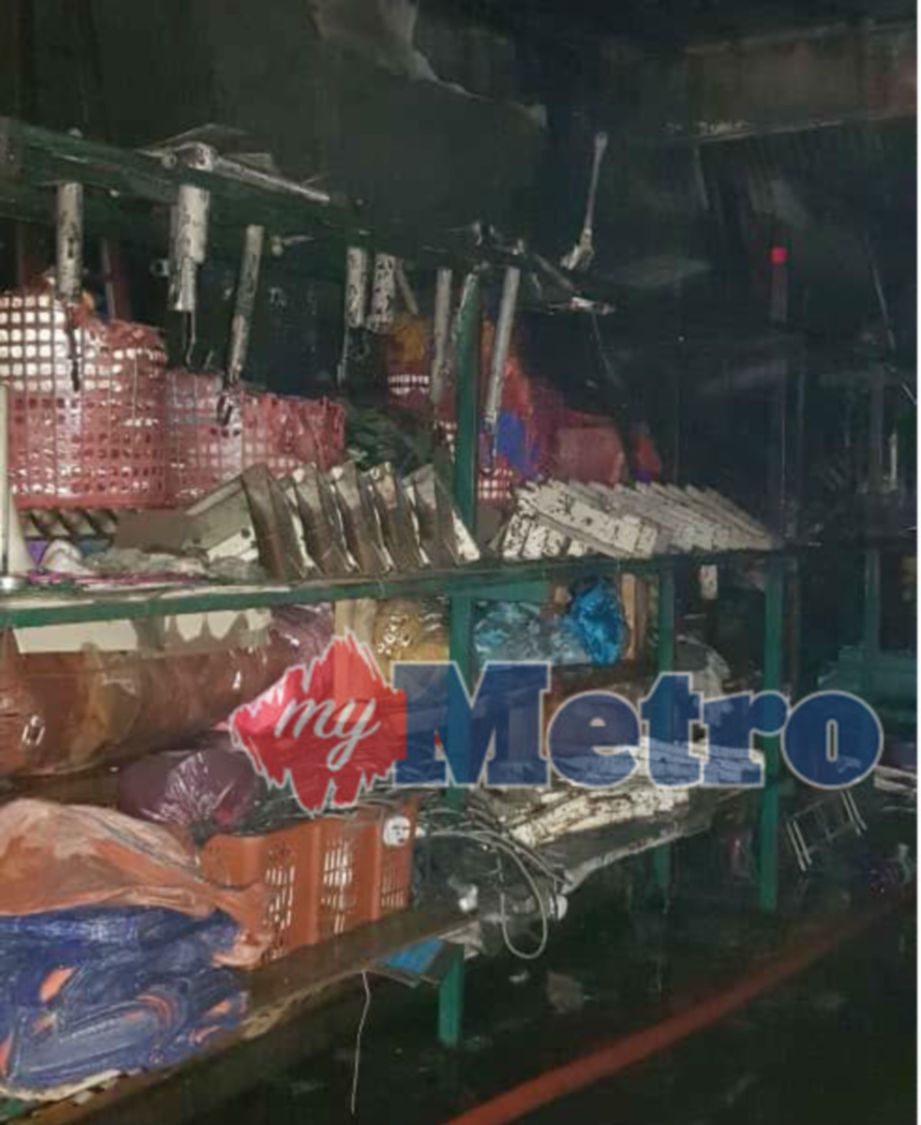 KEADAAN kebakaran sebuah rumah kedai yang menjalankan perniagaan sewa peralatan majlis kenduri dalam satu kejadian di Taman Kenari,hari ini. Foto NSTP/Gambar ihsan JBPM.