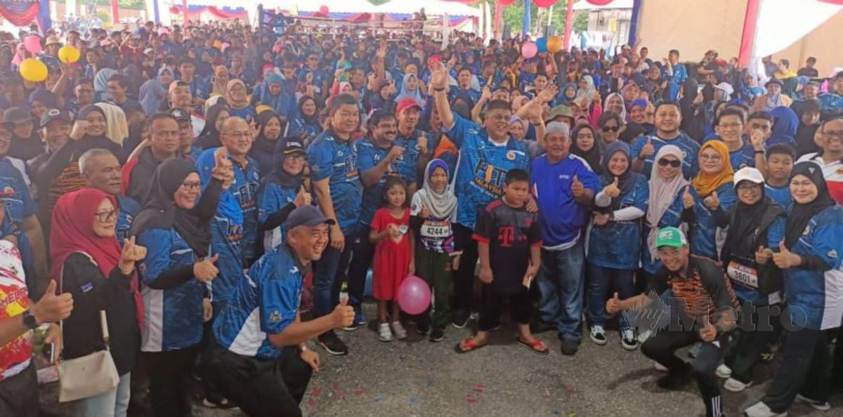 AB Rauf (tengah) tampil memberi sokongan Fit Malaysia di Melaka. FOTO NAZRI ABU BAKAR