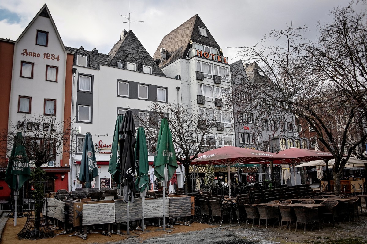 ANTARA restoran yang masih ditutup akibat lockdown di Jerman. FOTO EPA