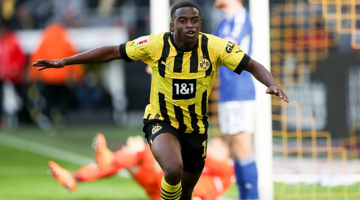 MOUKOKO menjadi wira Dortmund selepas meledakkan gol kemenangan. FOTO EPA