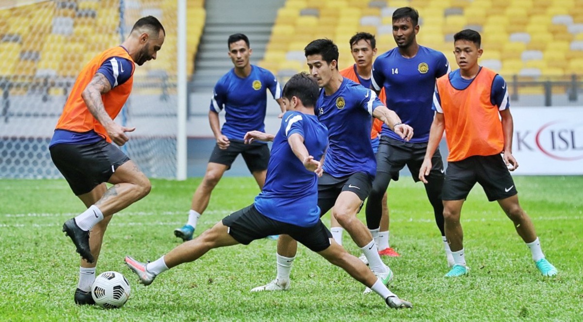 DE Paula (kiri) antara pemain yang dikatakan Cheng Hoe mempunyai kelebihan fizikal. FOTO Ihsan Persatuan Bolasepak Malaysia