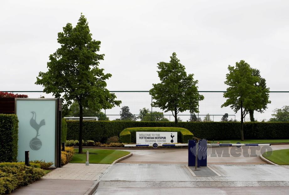 Keadaan pintu masuk di padang latihan Tottenham Hotspur. FOTO File Agensi