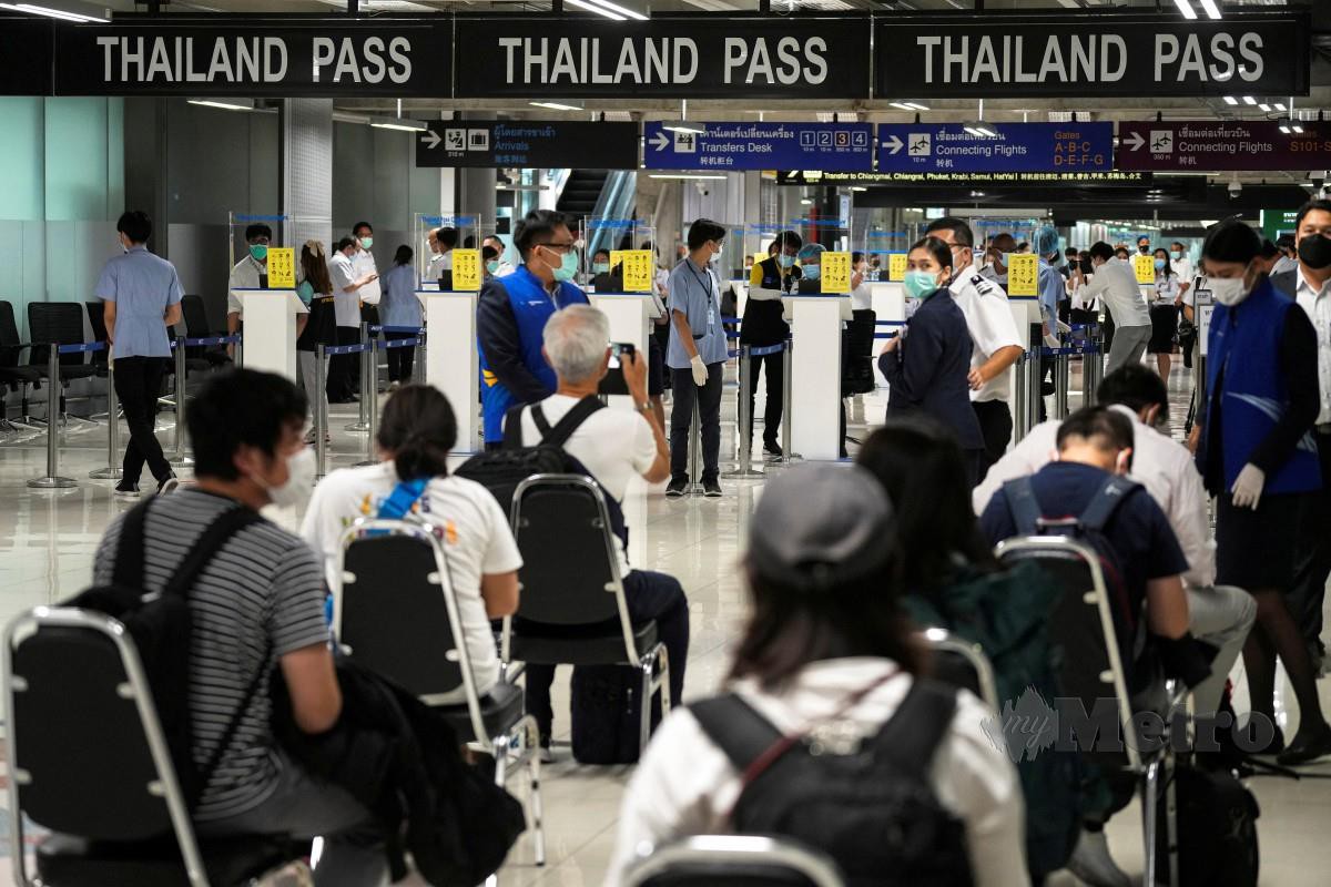 KEADAAN di lapangan Terbang Suvarnabhumi di Bangkok. FOTO Reuters