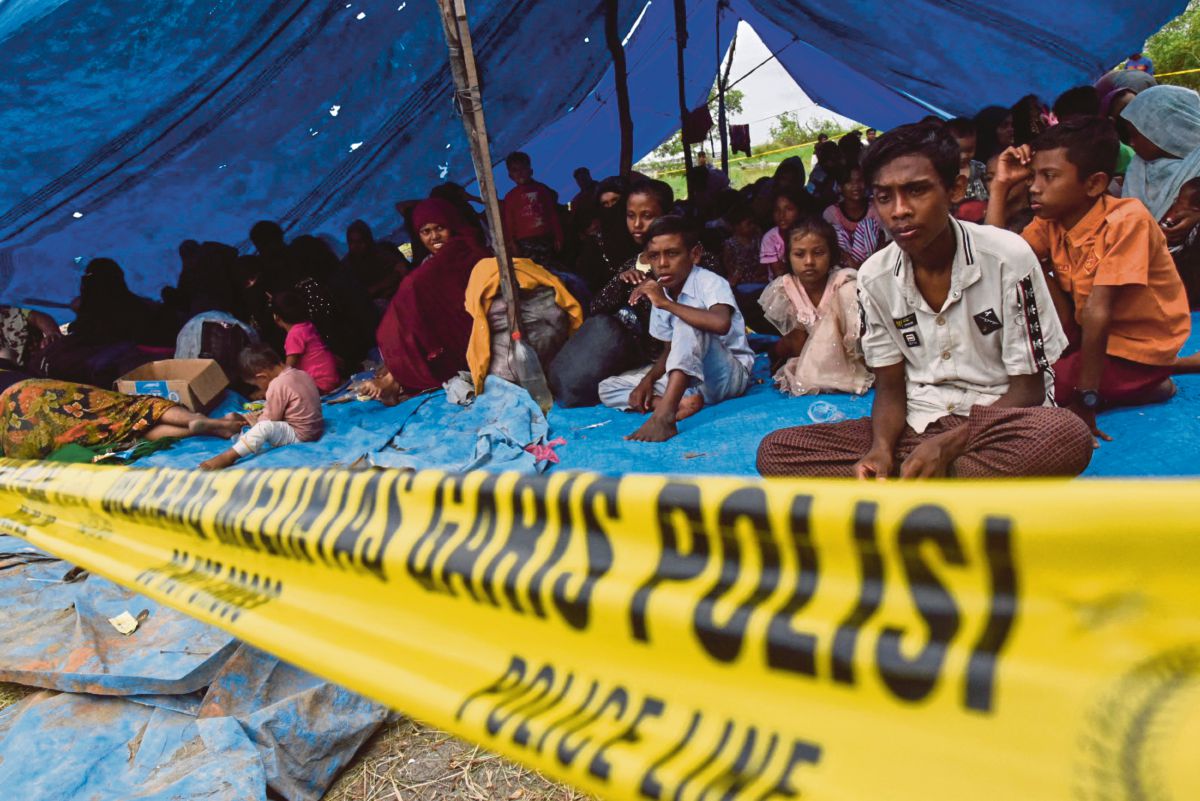 INDIVIDU Rohingya ditempatkan di kem pelarian selepas mereka tiba Deli Serdang, Sumatera Utara. FOTO Antara Foto/ Reuters