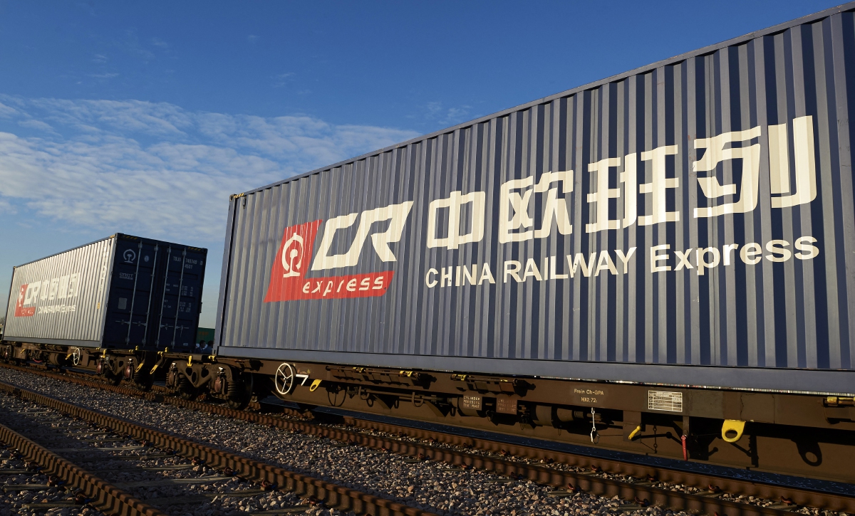 LOGO China Railway Express, unit di bawah China Railway Corporation dilihat di hab kereta api pengangkut di Barking, timur London, pada 2017. FOTO fail AFP