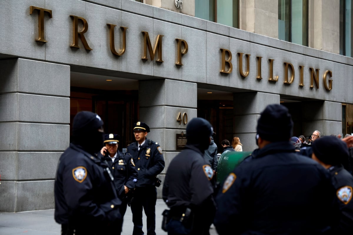 SALAH satu bangunan milik Organisasi Trump, di New York. FOTO AFP