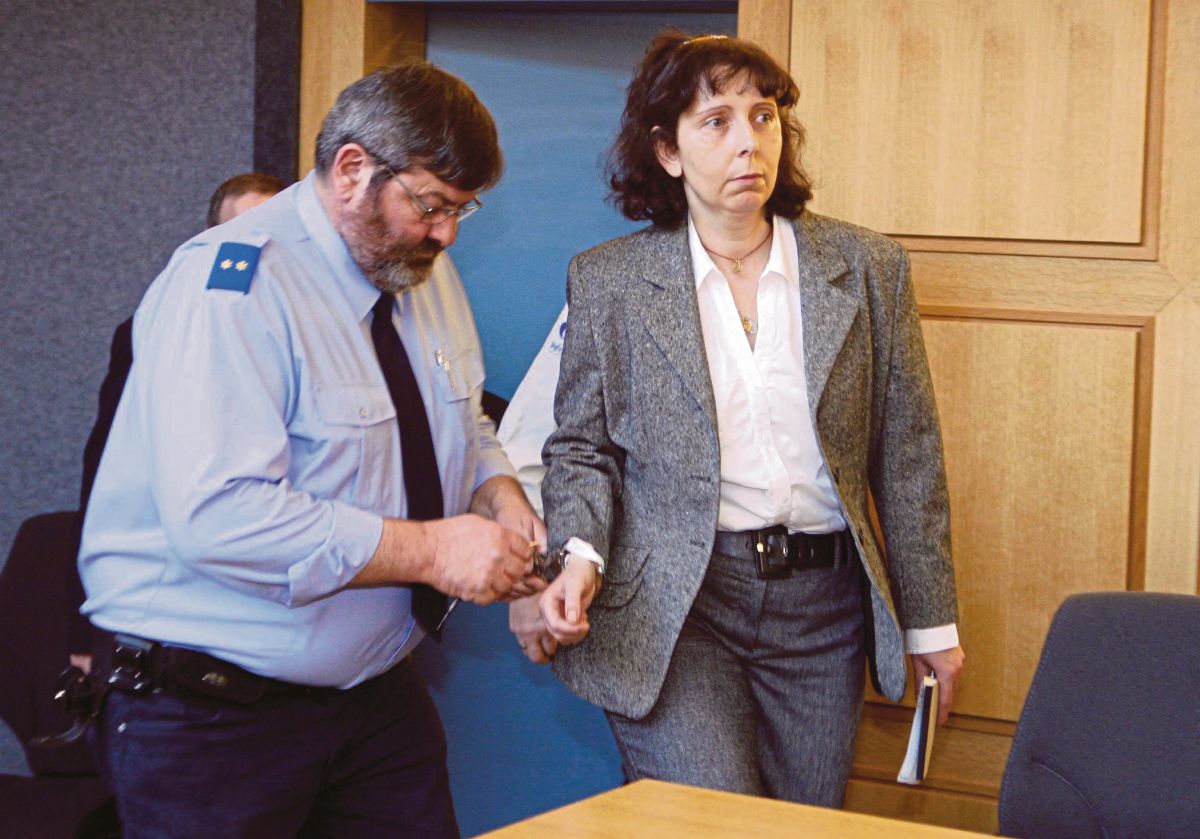 GENEVIEVE Lhermitte (kanan) ketika menghadiri prosiding kesnya di mahkamah di Nivelles, Belgium, pada 2008. FOTO fail AFP
