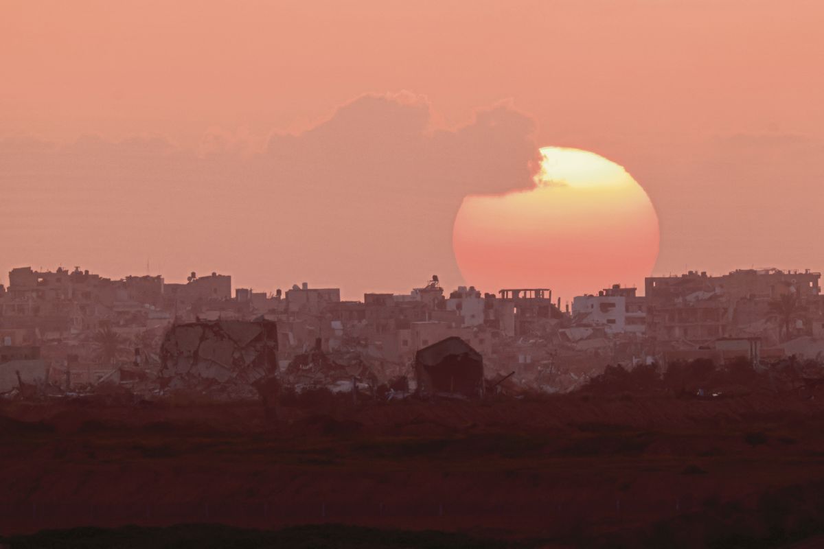 FOTO fail pada 3 Mac menunjukkan suasana ketika matahari terbenam di Semenanjung Gaza. FOTO Reuters 