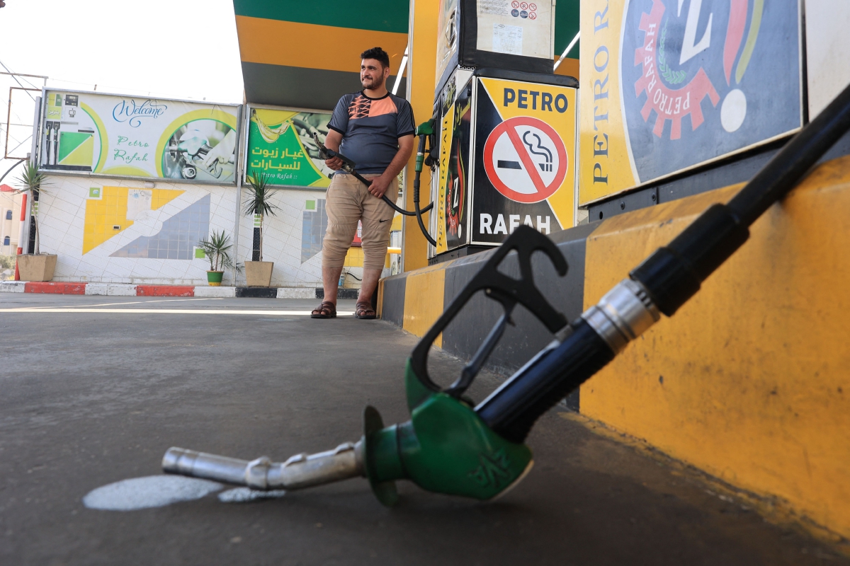 PETROL yang sudah kehabisan di sebuah stesen minyak di Rafah, selatan Gaza. FOTO AFP