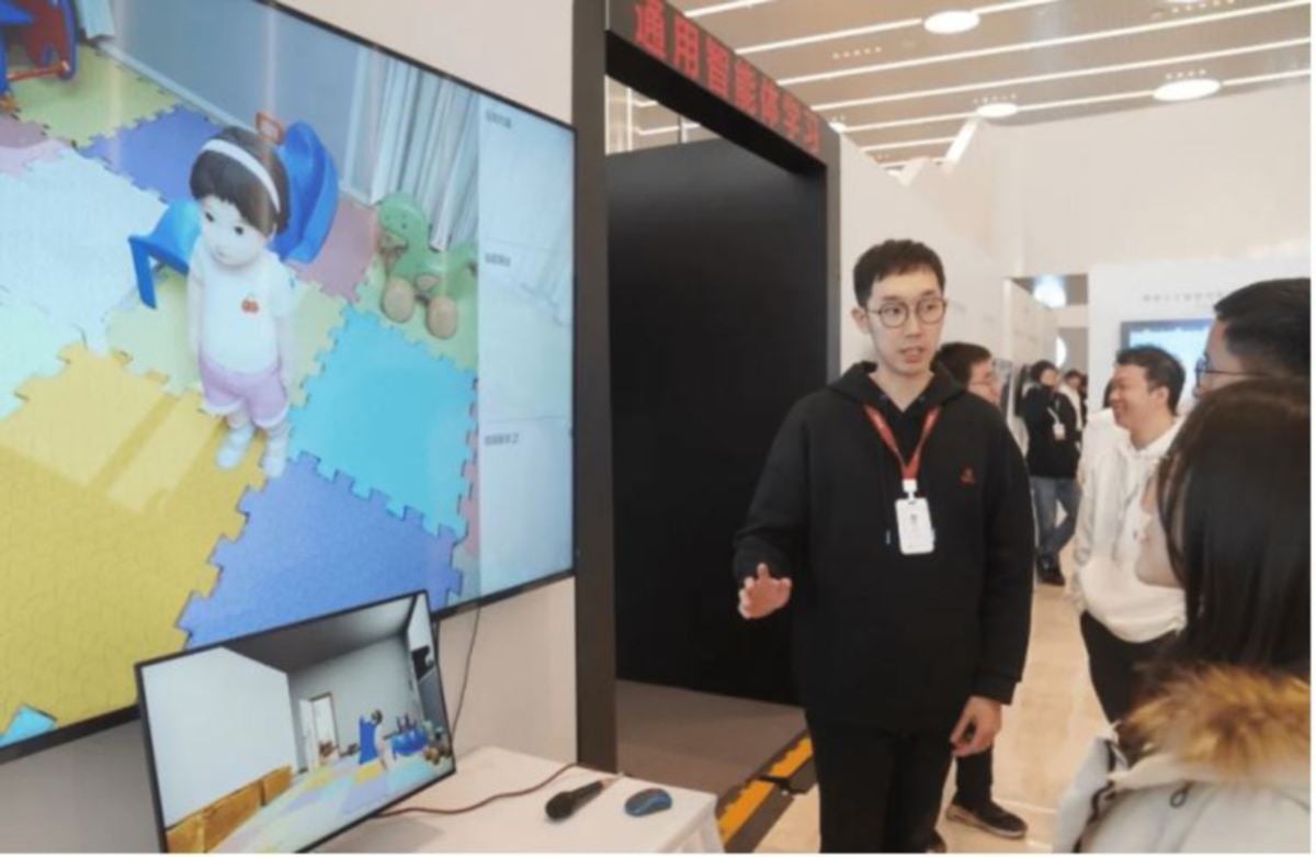 TONG TONG didedahkan pada satu pameran teknologi AI di Beijing, baru-baru ini. 