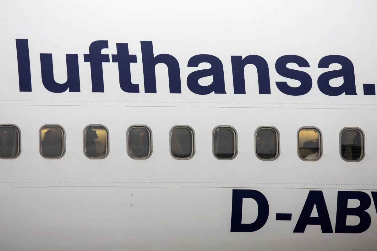 PESAWAT Boeing 747 milik Lufthansa. FOTO AFP