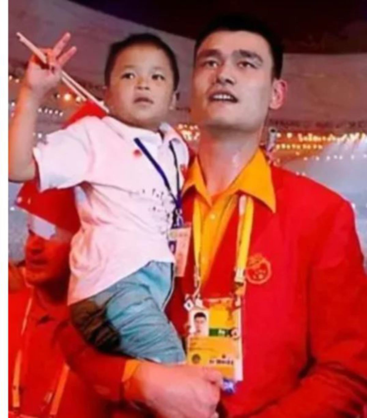 Yao (kanan) dan Lin ketika perarakan upacara pembukaan Sukan Olimpik Beijing pada 2022. FOTO Agensi 