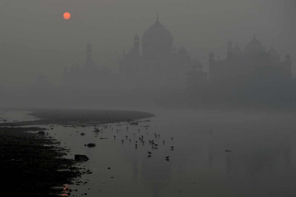 PEMANDANGAN menunjukkan Taj Mahal, di Agra yang menjadi antara bandar utama di negeri Uttar Pradesh, India. FOTO AFP 