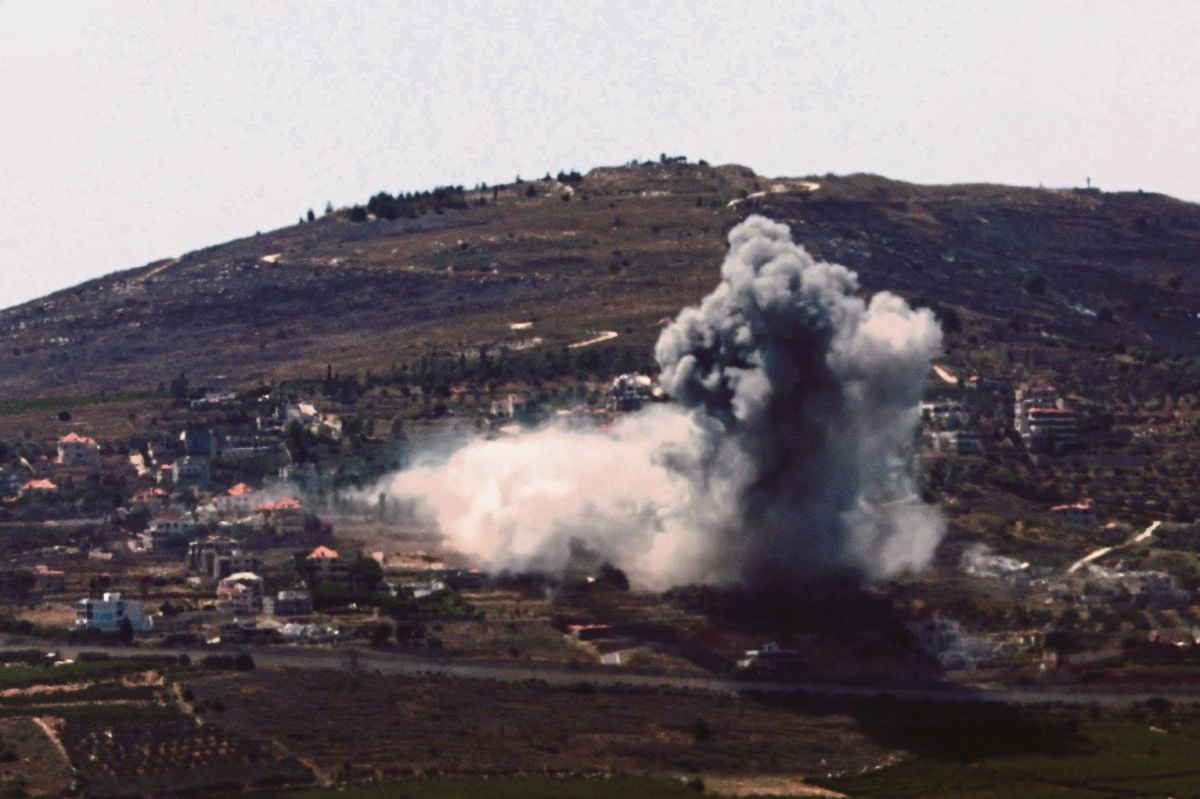 FOTO menunjukkan asap susulan serangan Israel di selatan Lubnan, pada 25 Jun 2024. FOTO AFP