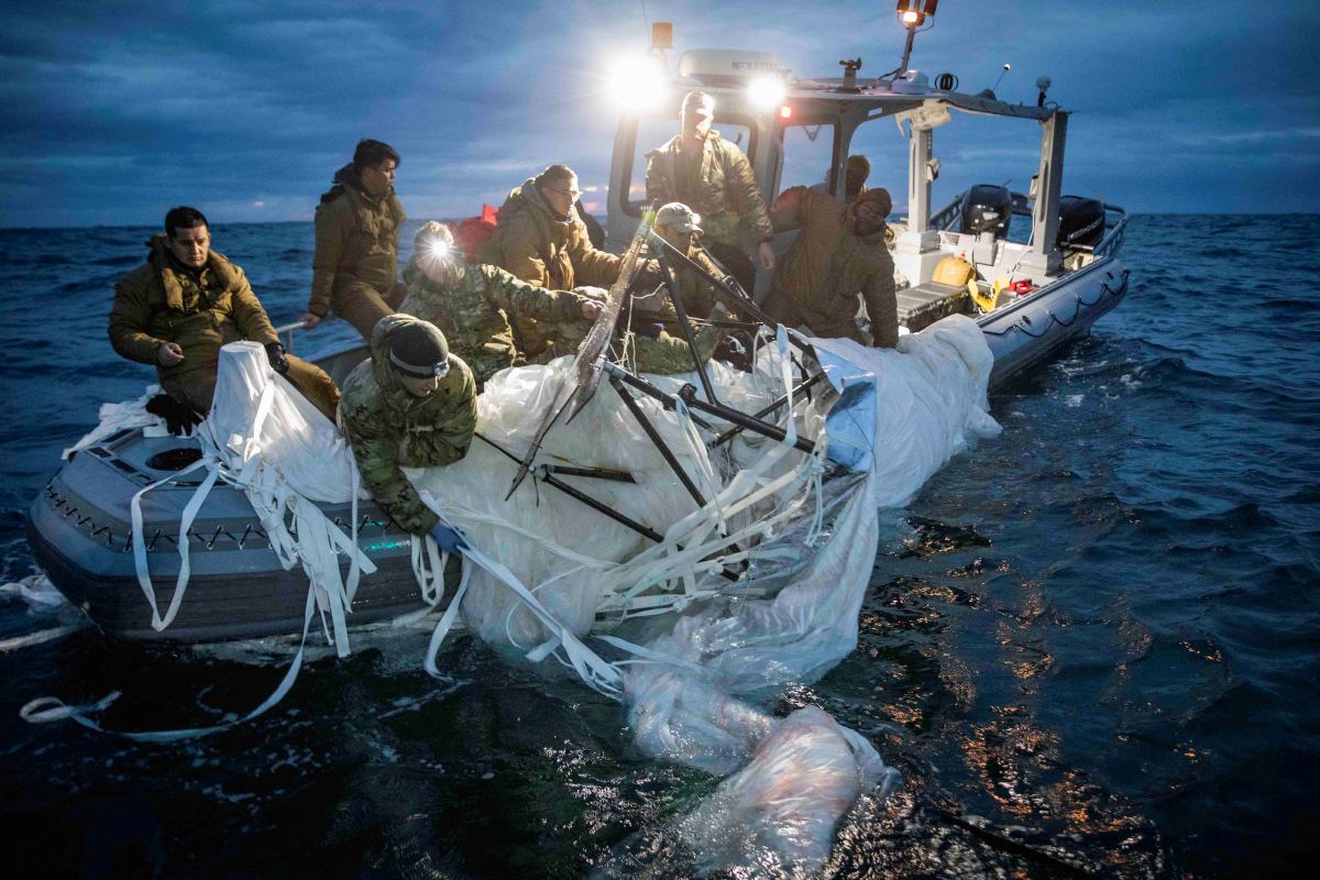SERPIHAN belon pengintip yang ditembak jatuh di Lautan Atlantik, selepas melintasi AS. FOTO AFP