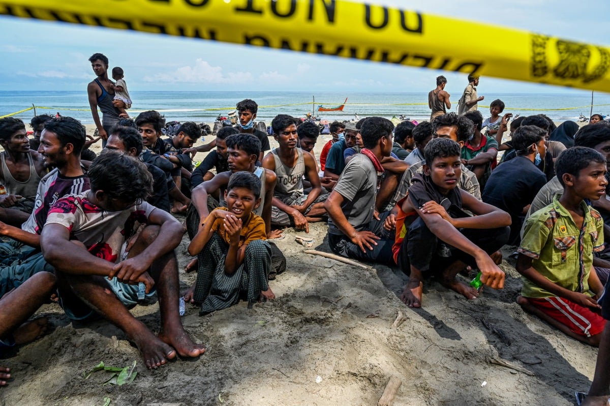 FOTO pada 10 Disember menunjukkan pelarian Rohingya yang tiba di wilayah Aceh, Indonesia. FOTO AFP