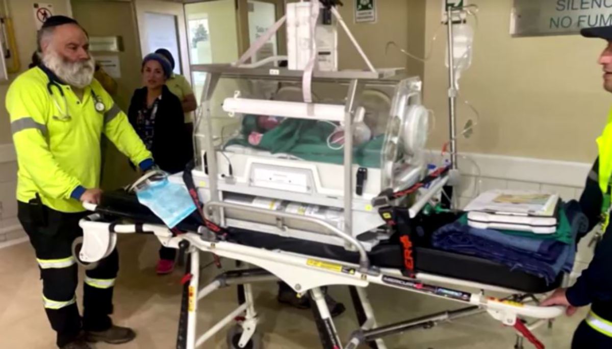 TANGKAP layar daripada video TVN menunjukkan bayi berkenaan yang dilahirkan di sebuah hospital di Chile. 