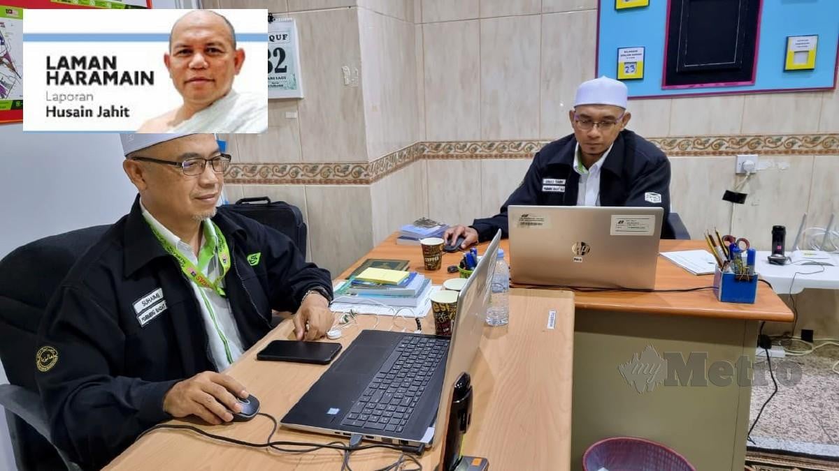 USTAZ Suhaimi Samad (kiri) dan ustaz Ahmad Sabri Noh bersedia menjawab sebarang pertanyaan daripada jemaah menggunakan e-Taib.