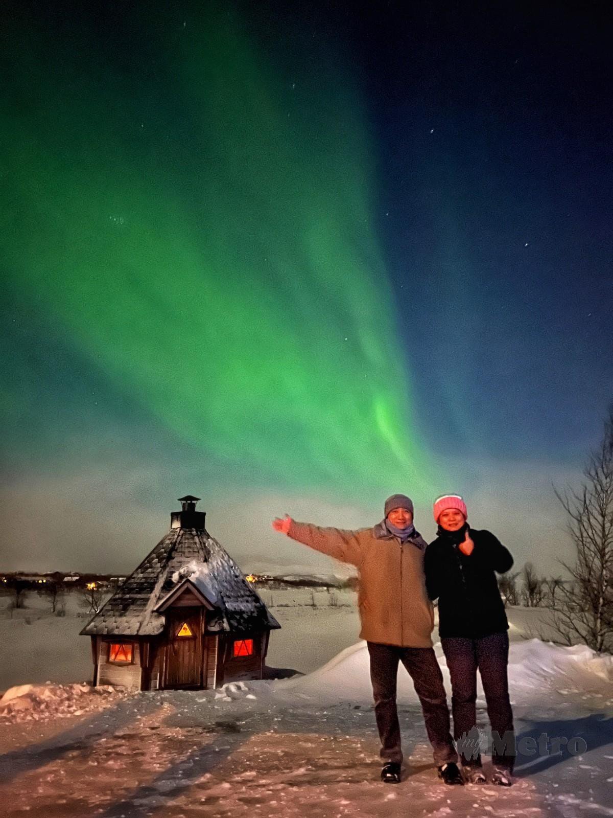 MENIKMATI keindahan aurora di Tundrea Resort, Finland. 