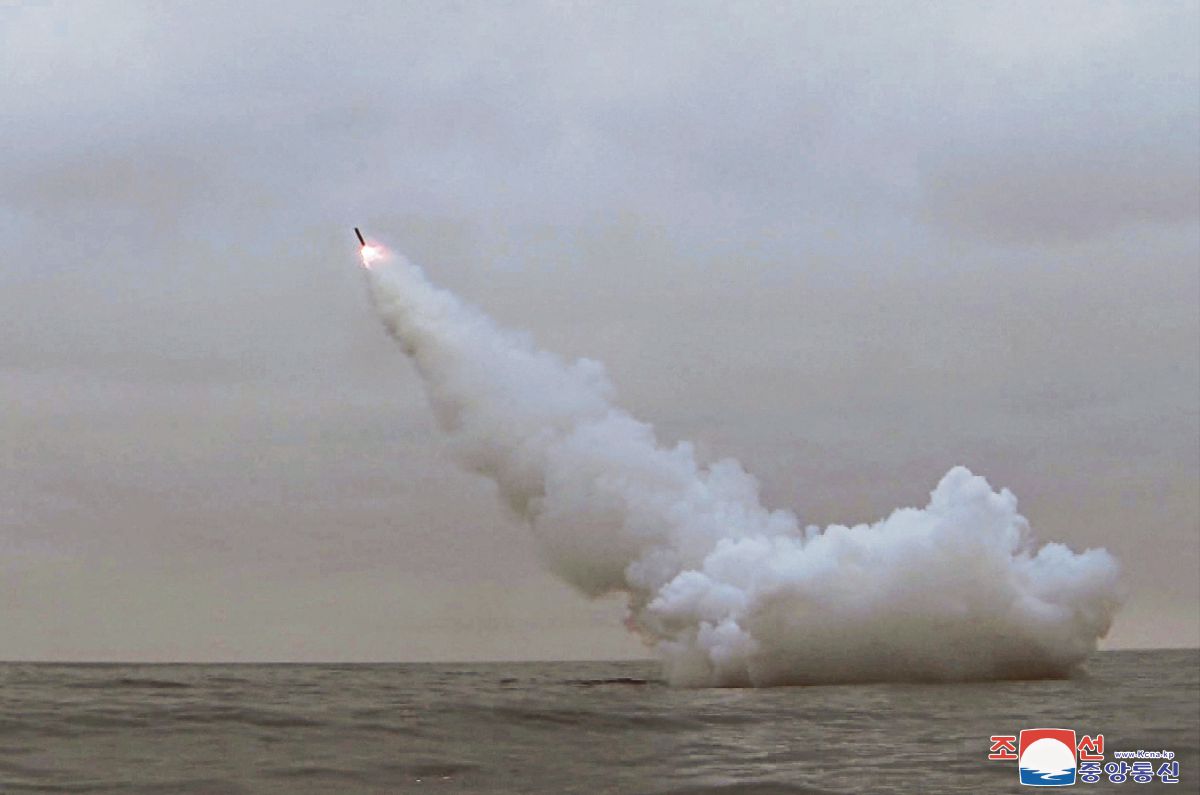 KOREA Utara menguji dua ‘peluru berpandu jelajah strategik’ dari sebuah kapal selam. FOTO KCNA/ Reuters. 