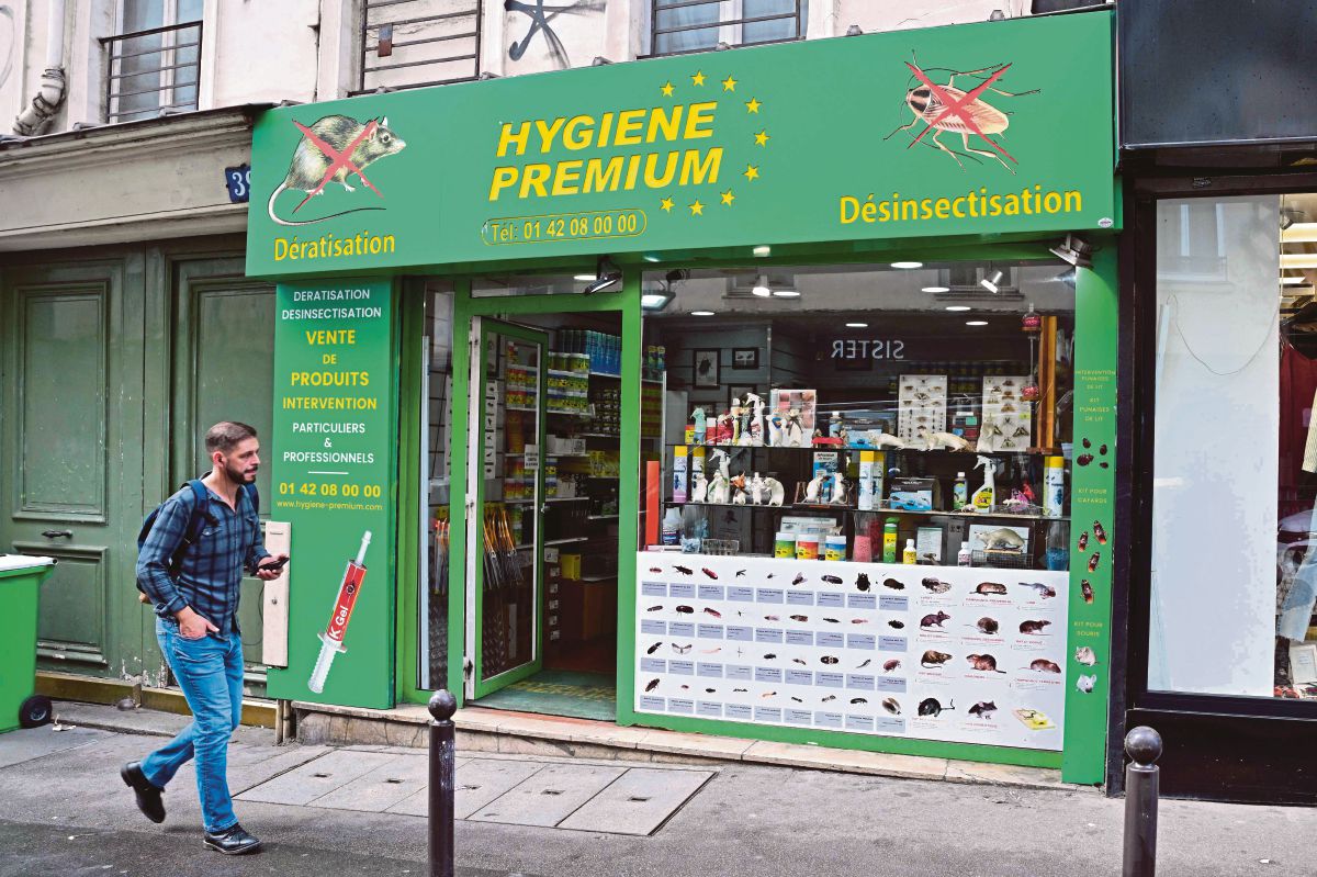 SEBUAH kedai menjual peralatan kawalan serangga di Paris. FOTO AFP 