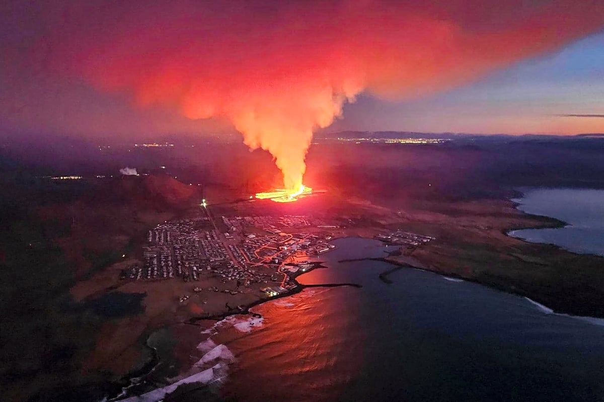 FOTO pada 14 Januari menunjukkan letusan gunung berapi berhampiran Grindavik, barat Iceland. FOTO AFP 