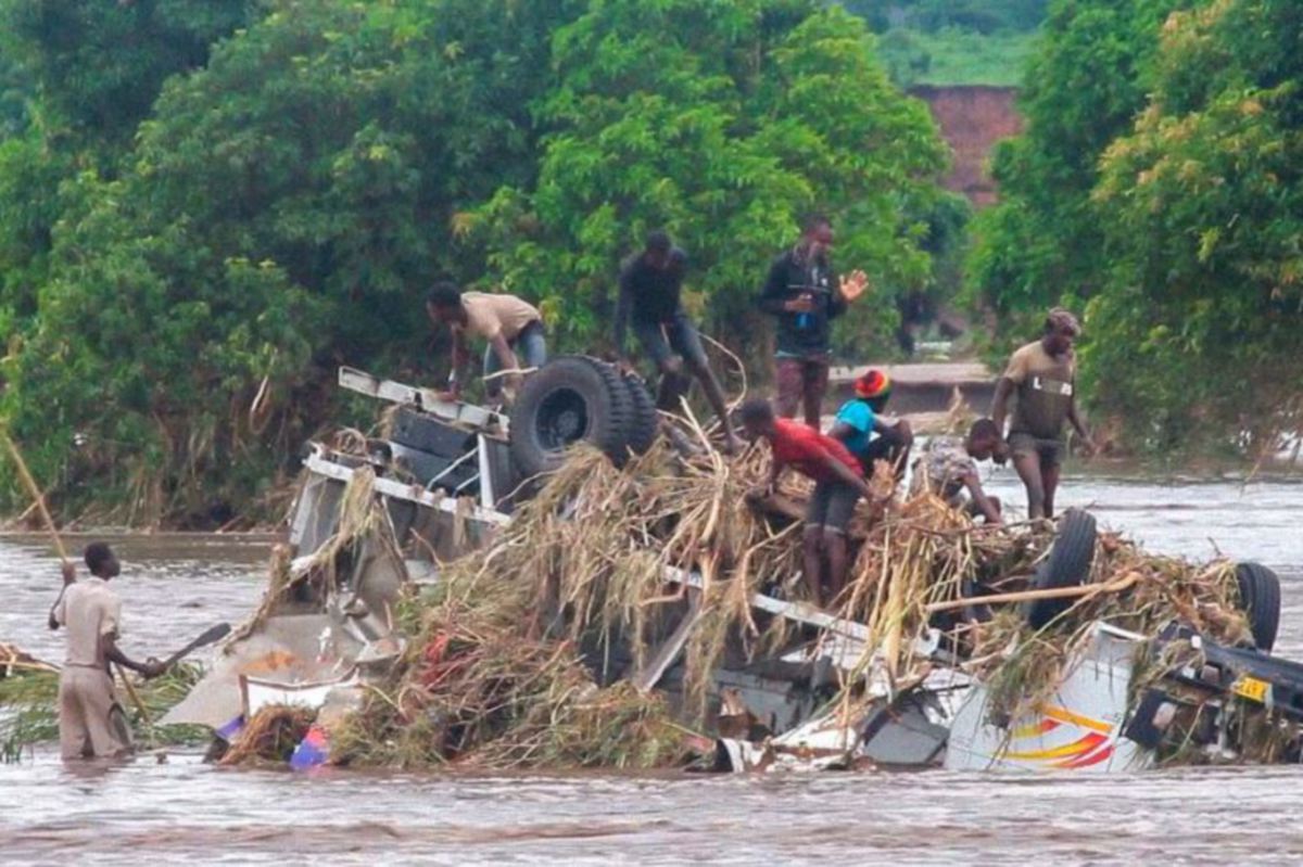 KESAN Ribut Tropika Cheneso yang melanda Madagascar. FOTO AFP 