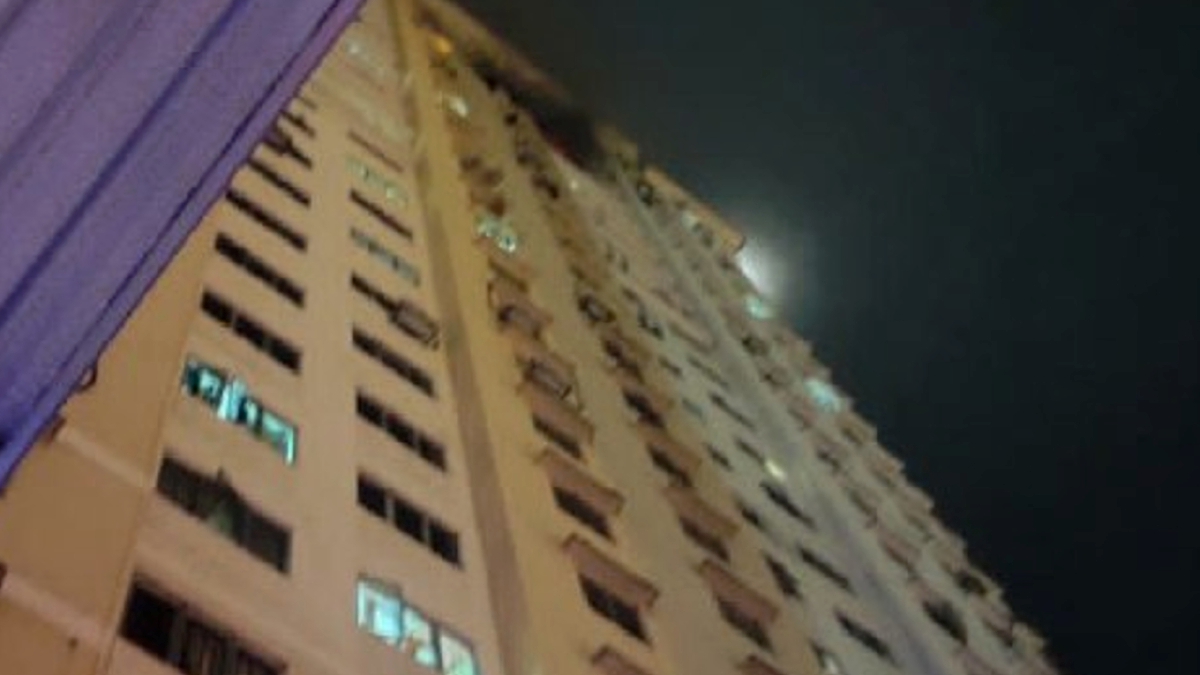RUMAH didiami mangsa yang terletak di tingkat 21 blok D flat berkenaan. FOTO Ihsan PDRM