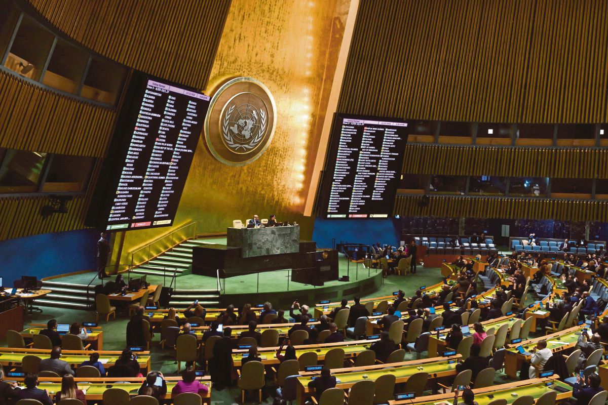 SKRIN menunjukkan undi terhadap draf resolusi  berkenaan yang dikemukakan di Perhimpunan Agung PBB. FOTO AFP