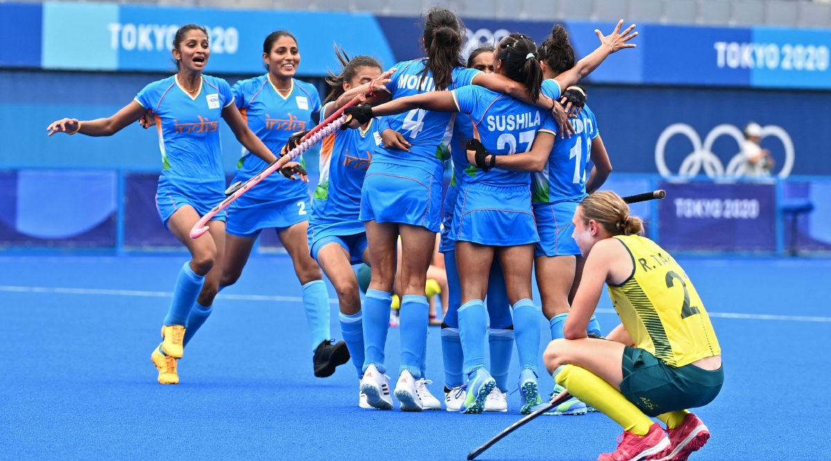 PEMAIN India meraikan kemenangan manakala pemain Australia tunduk kecewa. FOTO  AFP