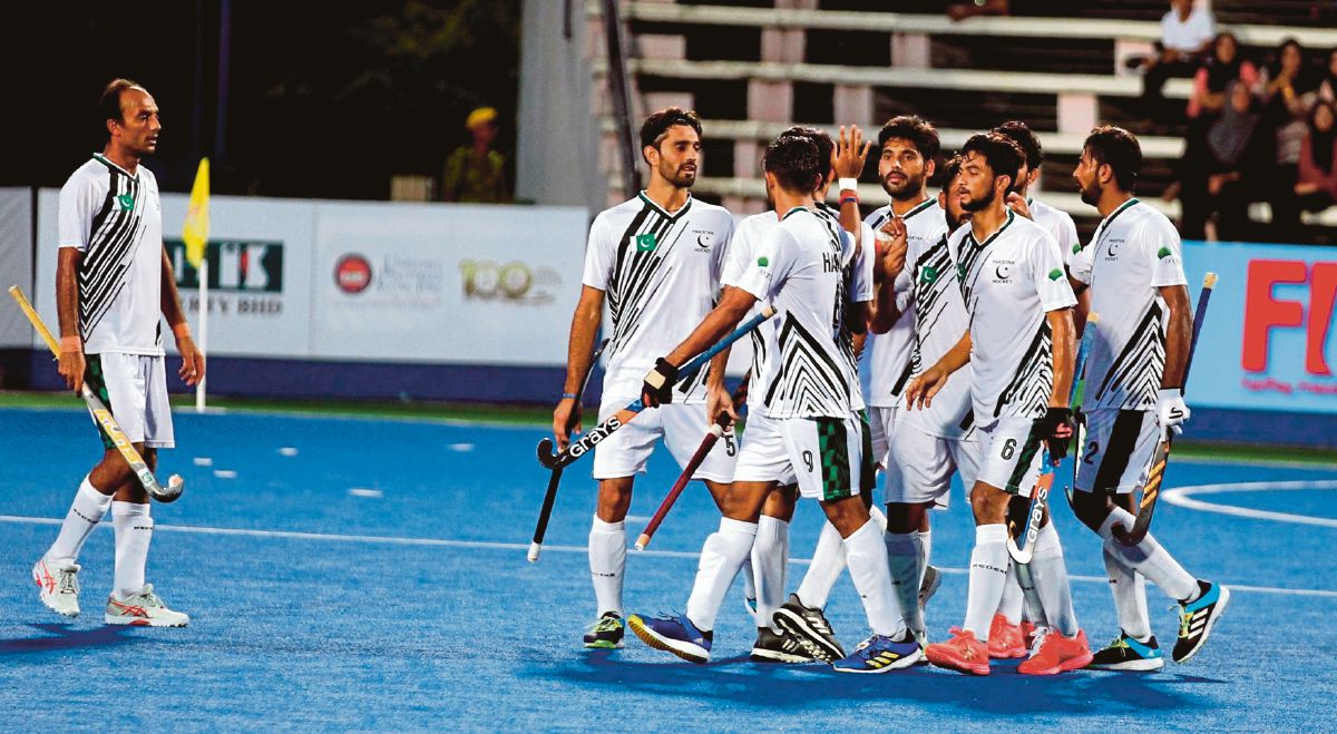 PEMAIN Pakistan meraikan kejayaan menewaskan Jepun untuk menduduki tangga ketiga Kejohanan Hoki Piala Sultan Azlan Shah. FOTO Bernama