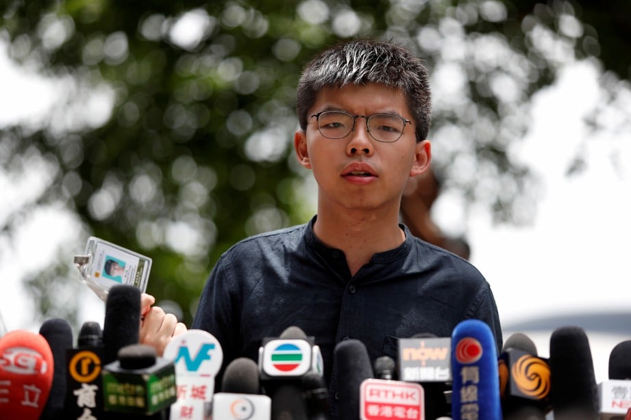 JOSHUA Wong ditahan hari ini, sebelum sempat mengetuai satu lagi perhimpunan besar esok yang diharamkan polis. FOTO REUTERS