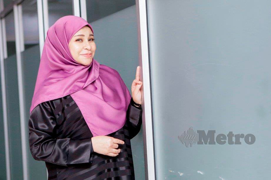 Pelakon, Zila Bakarin diangkat sebagi ikon program Jom Celik Al-Quran pada Majlis Pelancaran Jom Celik Al-Quran di Bangunan PERKIM, Kuala Lumpur. FOTO AIZUDDIN SAAD