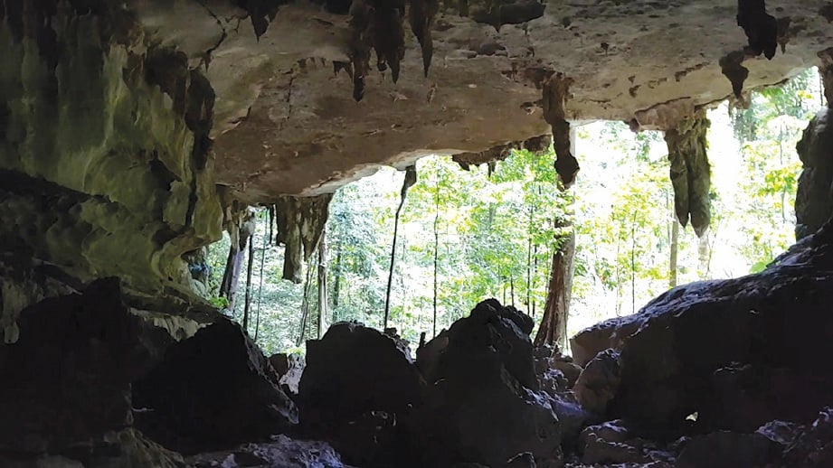KEINDAHAN bentuk geografi gua di Gua Jebak.
