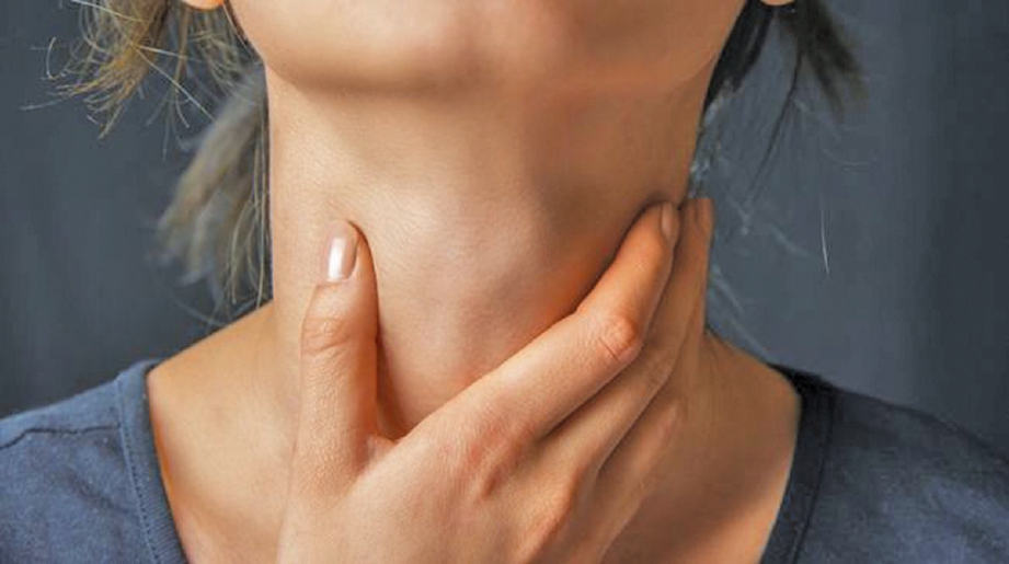 PESAKIT tiroid mengalami bengkak leher. 
