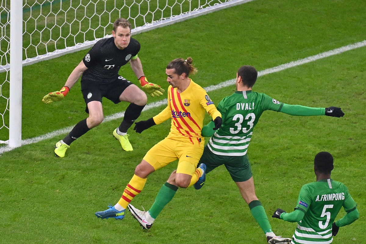 AKSI   Griezmann  (jersi kuning) menjaringkan gol pertama Barcelona. FOTO AFP  