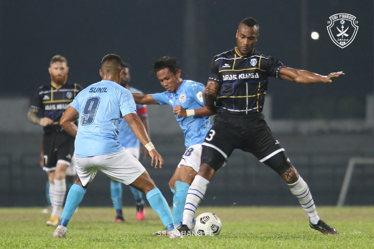 Aksi Herold Goulon (kanan) dalam salah satu perlawanan Liga Super. FOTO Sri Pahang FC