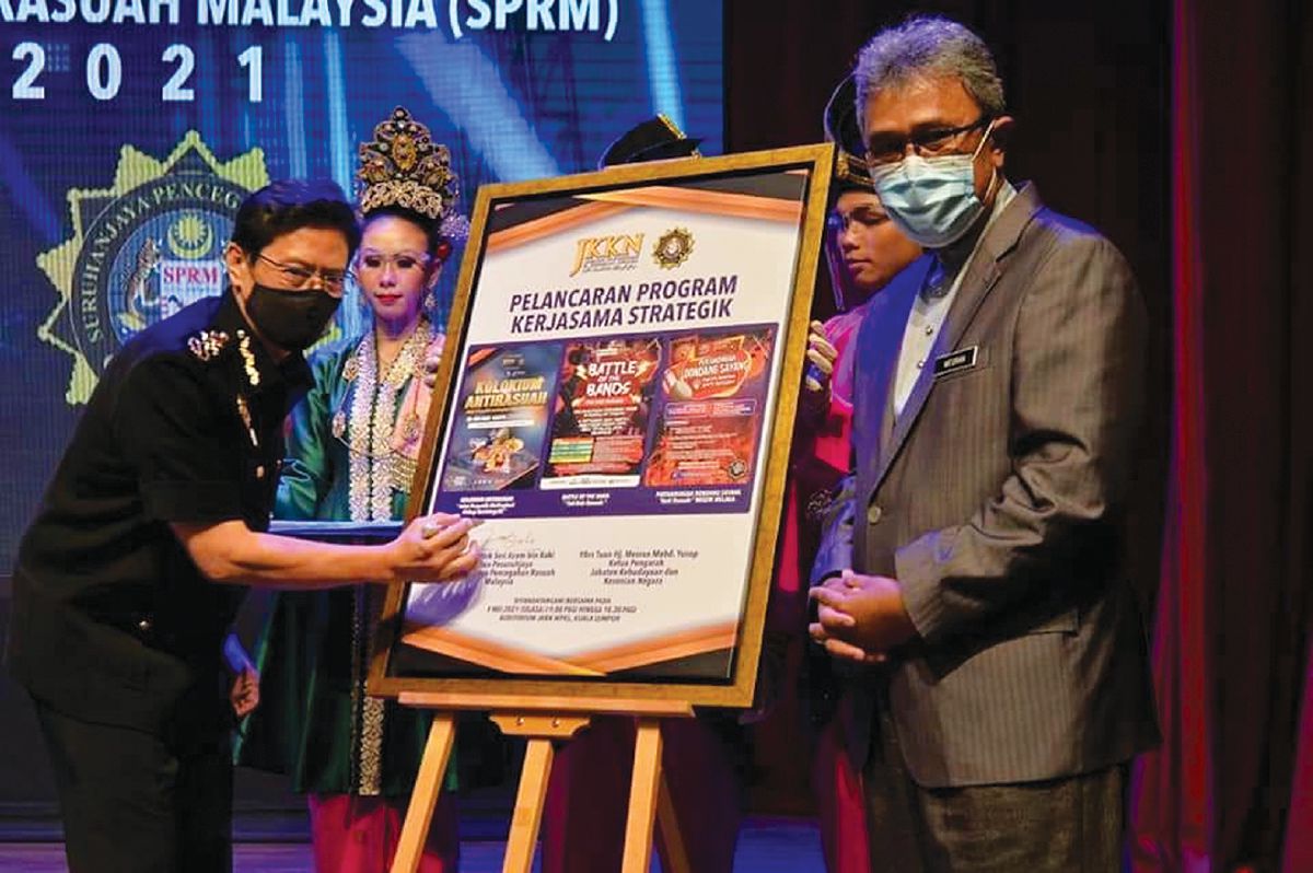 KETUA Pengarah JKKN, Mesran Md Yusop dan Ketua Pesuruhjaya SPRM, Datuk Seri Azam Baki melancarkan pertandingan Battle Of The Bands “Tak Nak Rasuah” 2021.