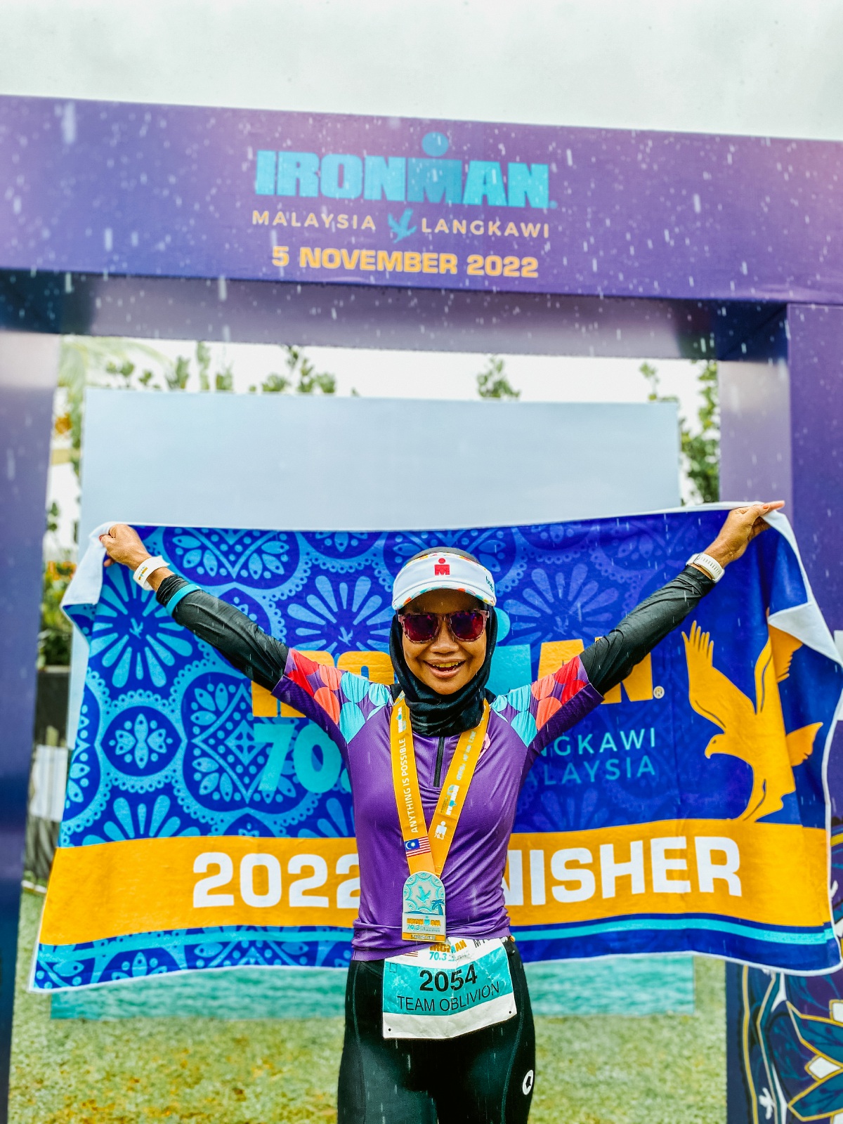 JUARA dalam acara relay Ironman 2022.
