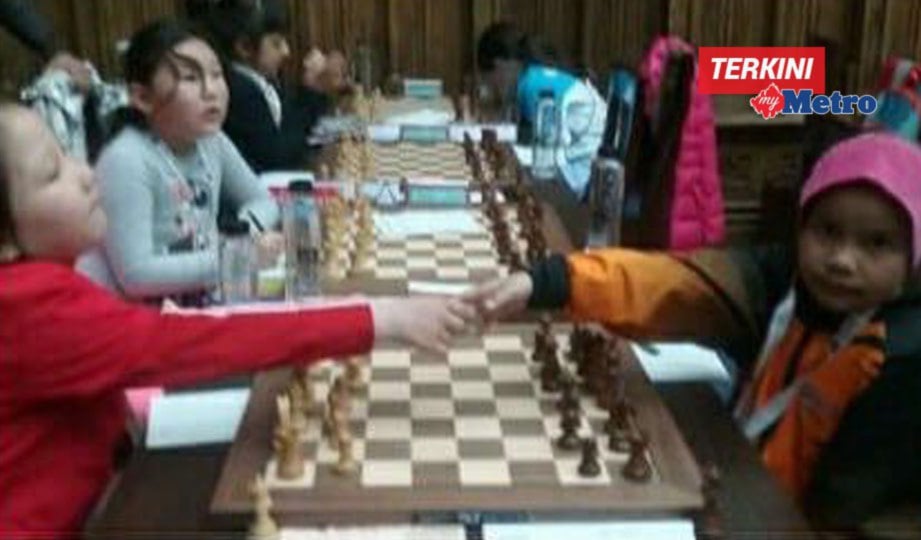 Afiqah Zahra seri dengan lawan dari Mongolia, Tselmuun Dorjsuren di pusingan sembilan yang juga juara keseluruhan dalam kategori perempuan bawah 7 tahun.