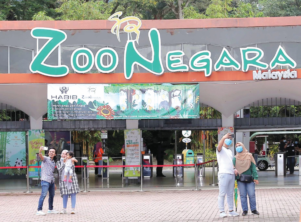 AKTIVITI beriadah di Zoo Negara boleh menjadi pilihan kepada warga kota.