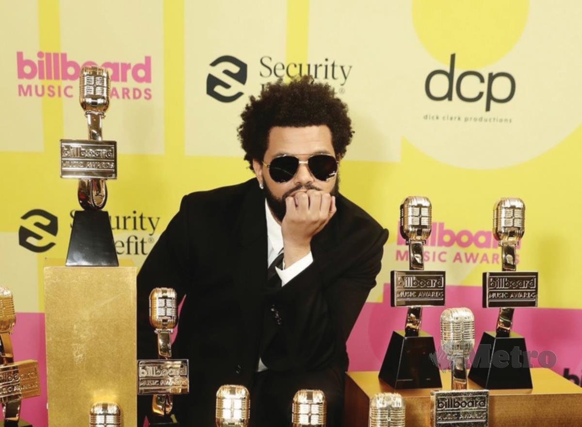 THE Weeknd dedikasi kemenangan buat semua rakan pemuzik lain yang tercalon.