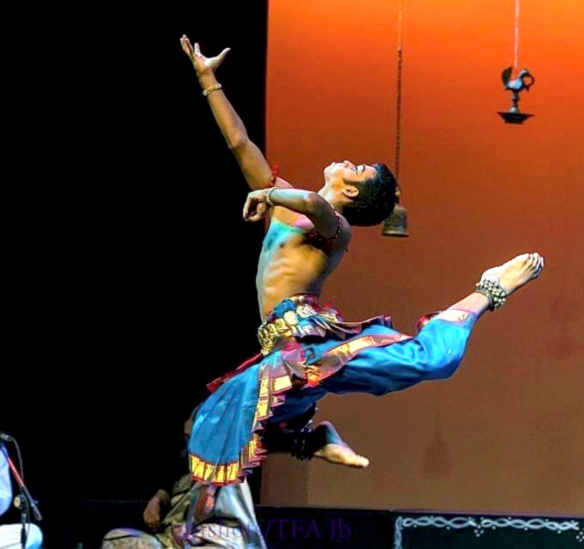 KISHORE berbangga menjadi penari yang mampu menonjolkan identiti unik budaya Malaysia.