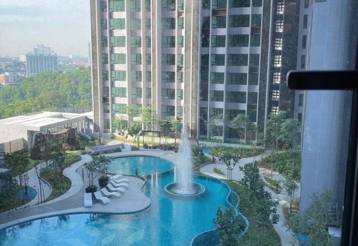 SERVIS kondominium serba lengka menjadi pilihan Mohd Helmy.