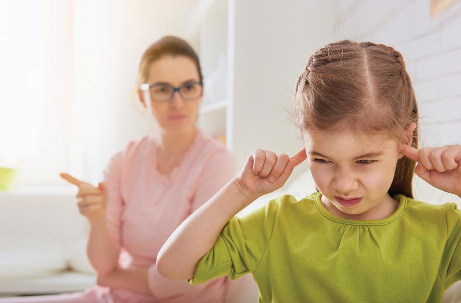 PERLU mengawal kemarahan ketika si kecil berkelahi antara adik-beradik. FOTO: Sumber Google