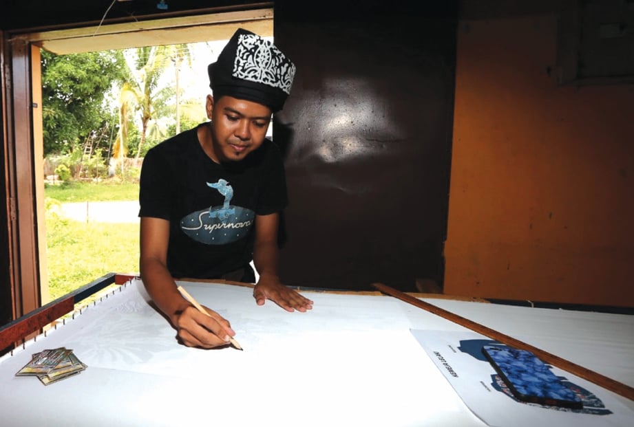 USAHAWAN inkubator yang menguasahakan batik di Kelantan.