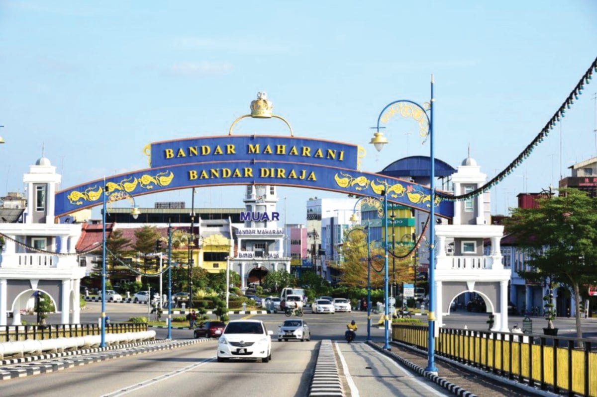 JAMBATAN Sultan Ismail antara mercu tanda bandar Maharani. 
