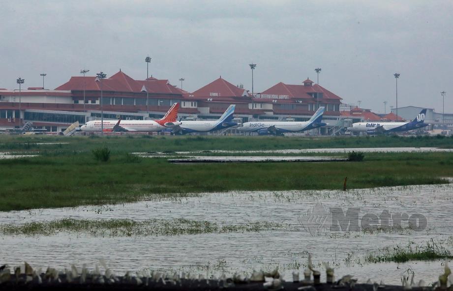 LAPANGAN terbang Kochi tutup akibat banjir.